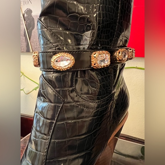 👢Sparkling Boot Bands, Adjustable Boot Bracelets, Women’s Fashion, Pair, Gold - Picture 5 of 14